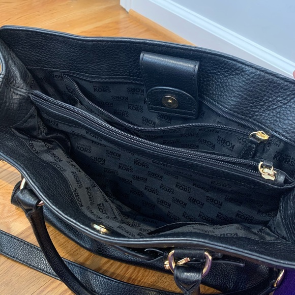 Michael Kors Shoulder Bag Black and Gold - Picture 8 of 8